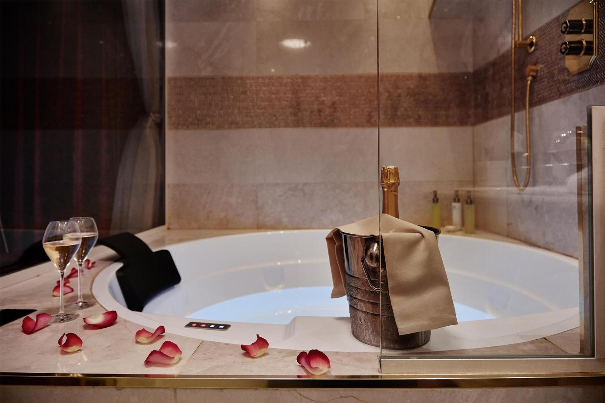 J'adore & (adults Only) 5* Parigi
