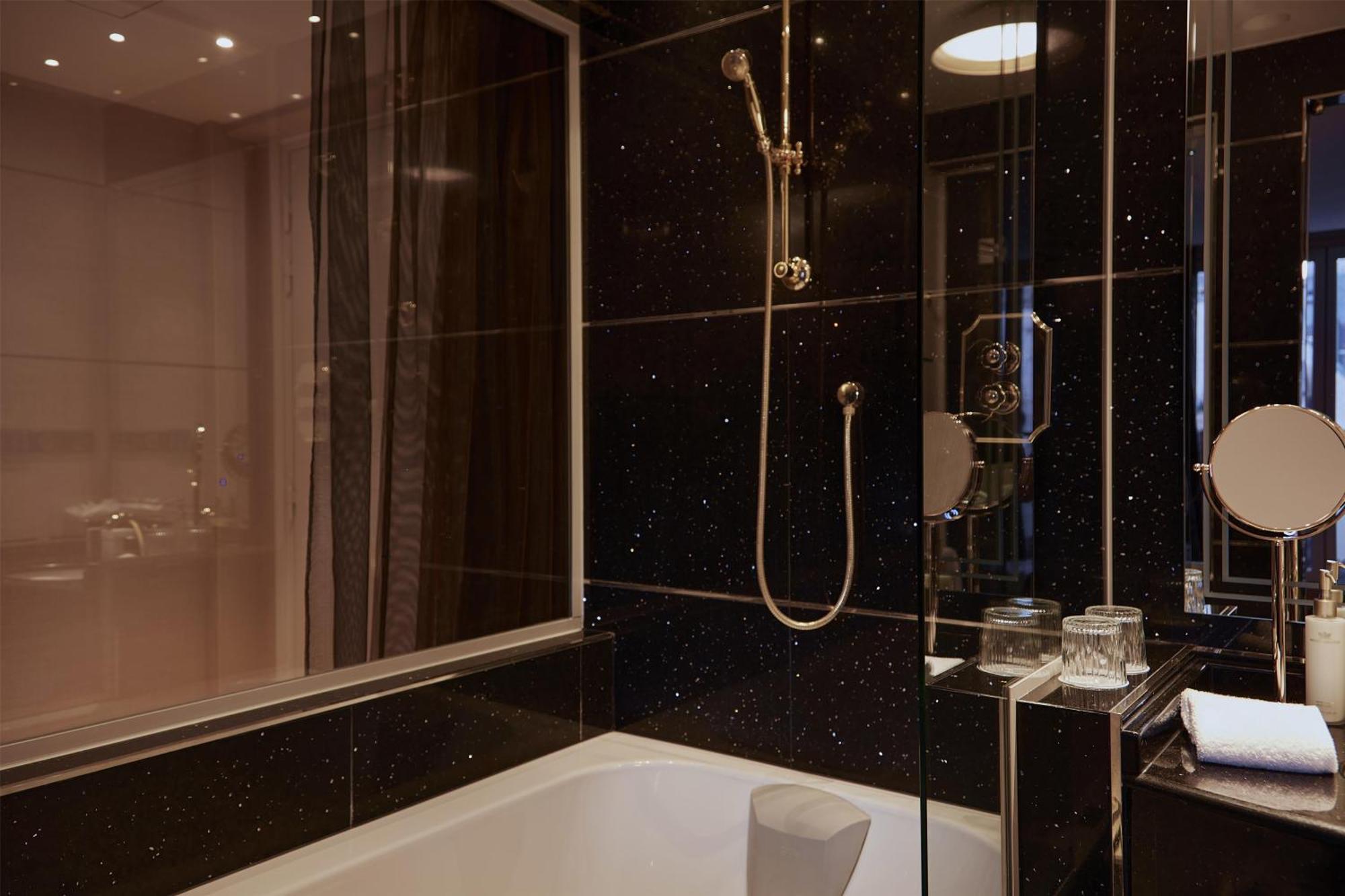J'adore & (adults Only) 5* Parigi