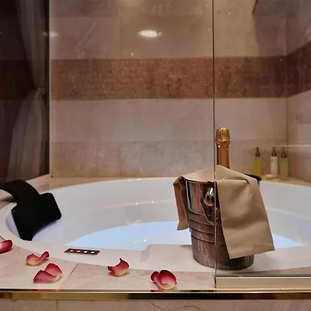 J'adore & (adults Only) 5* Parigi