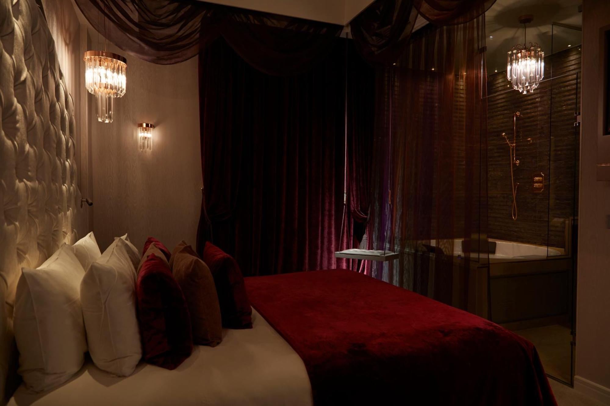 J'adore & (adults Only)