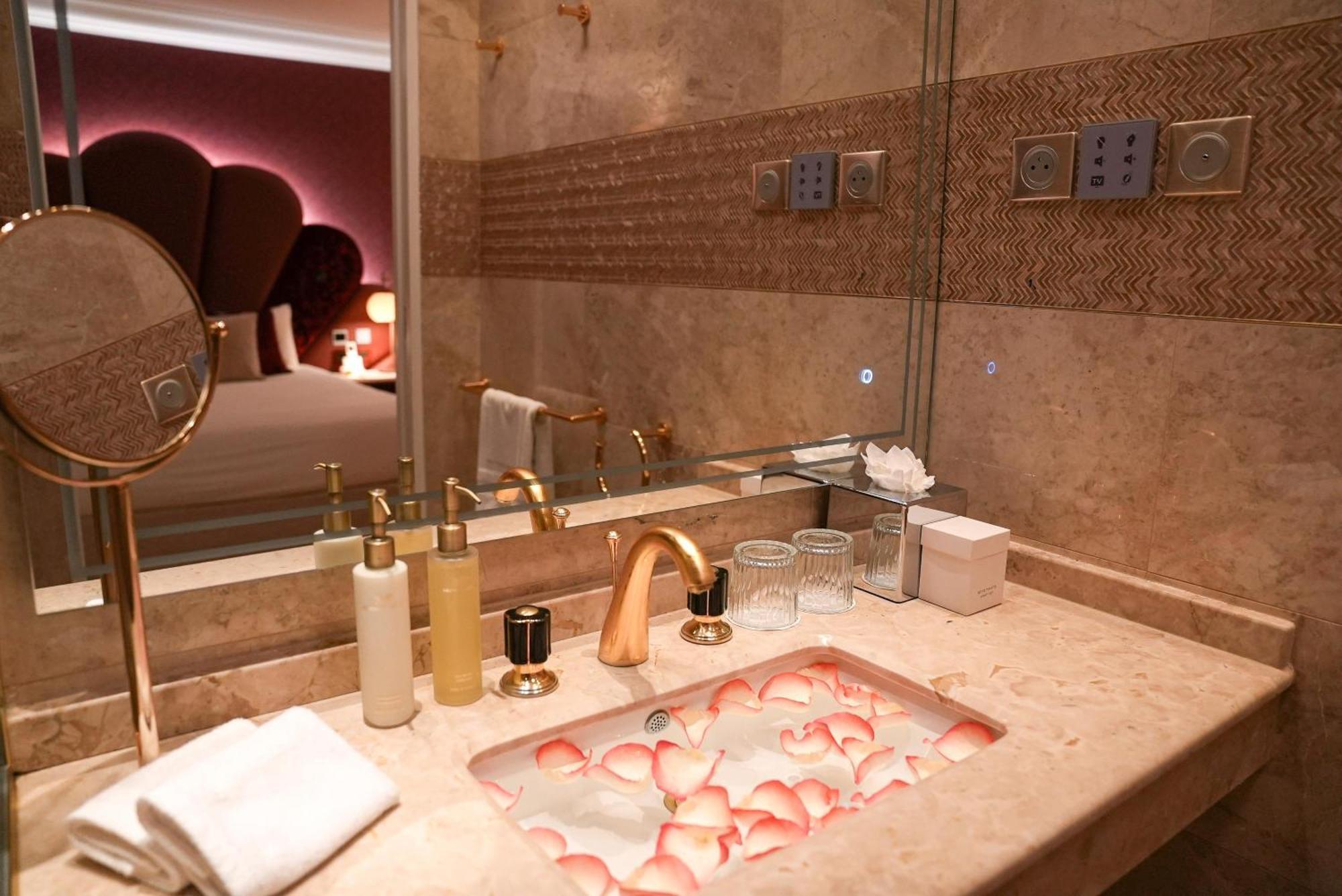 J'adore & (adults Only) 5*